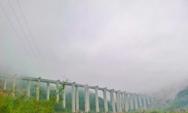 贺州至巴马高速公路（昭平至蒙山段）佛登口2号高架大桥